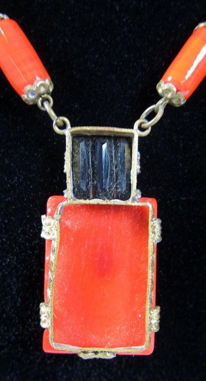 1930 ART DECO RED CARVED GLASS NECKLACE For Sale 3