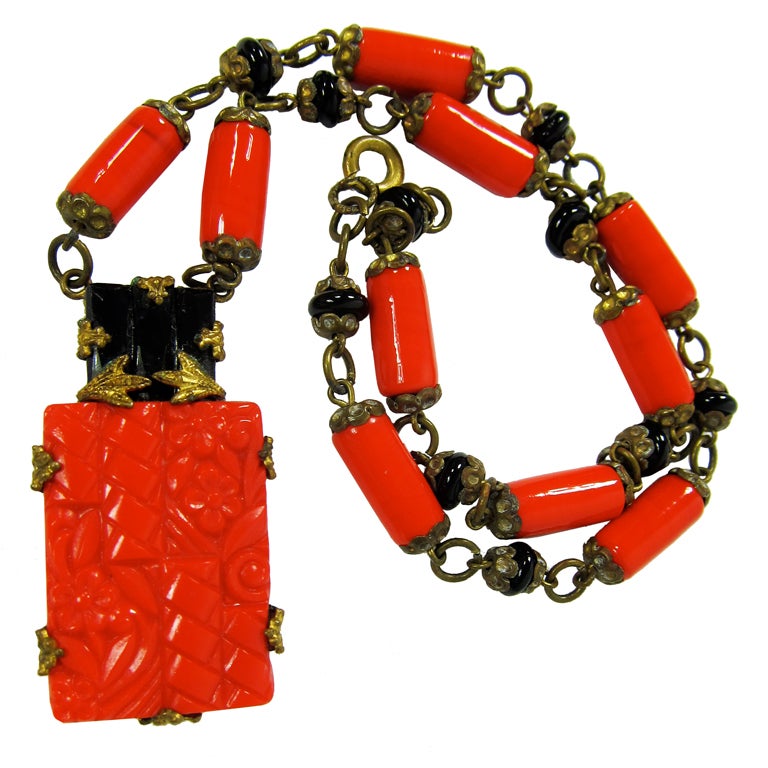 1930 ART DECO RED CARVED GLASS NECKLACE For Sale