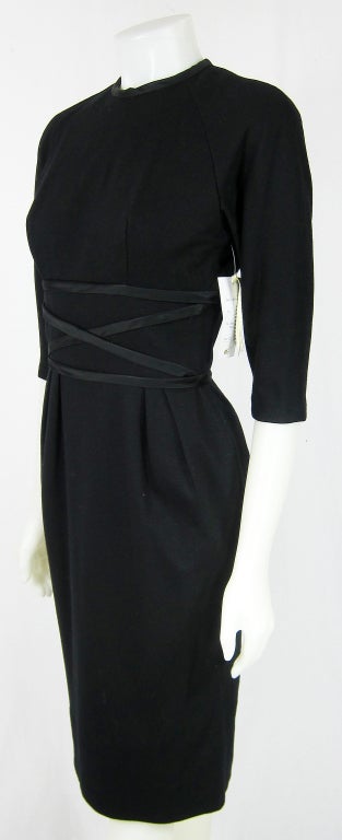 1950s BLACK KNIT DINNER DRESS w CRISSCROSS SATIN RIBBON WAIST In Excellent Condition For Sale In San Francisco, CA