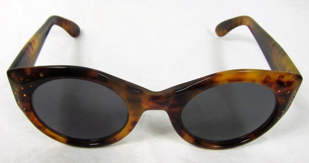 VINTAGE TORTOISE  w AMBER STONES LARGE CAT EYE SUN GLASSES For Sale 2