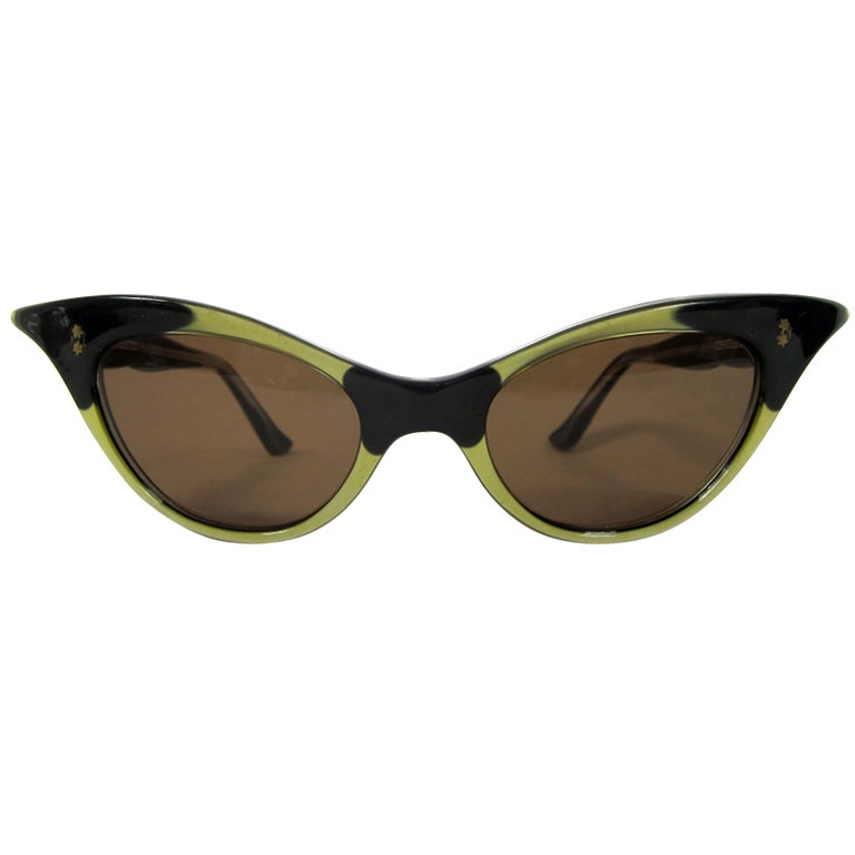 1950s EXAGGERATED CAT EYE BLACK & GOLD LUCITE SUNGLASSES For Sale