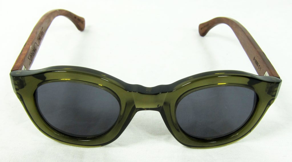 1940s STYLE OLIVE GREEN SUNGLASSES w WOODEN TEMPLES For Sale 1