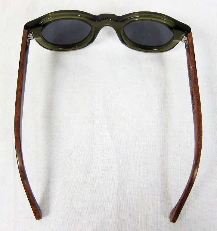 1940s STYLE OLIVE GREEN SUNGLASSES w WOODEN TEMPLES For Sale 4