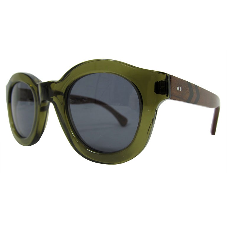 1940s STYLE OLIVE GREEN SUNGLASSES w WOODEN TEMPLES For Sale