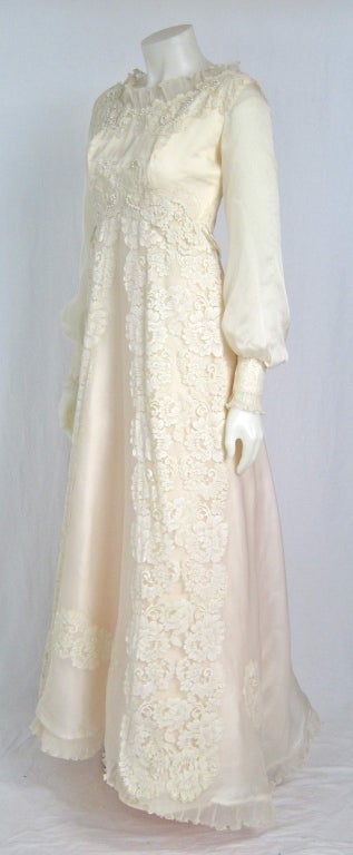ivory vintage wedding dress
