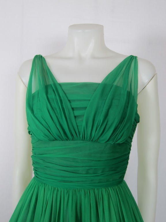 VINTAGE 1950'S KELLY GREEN CHIFFON COCKTAIL PARTY DRESS -Mad Men In Excellent Condition For Sale In San Francisco, CA