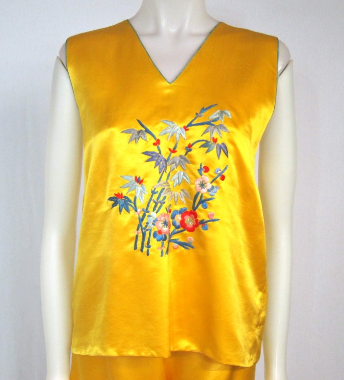 Circa 1940 Embroidered Marigold Satin Lounge Pajama Set For Sale 2