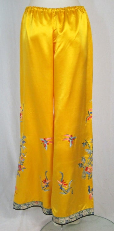 Circa 1940 Embroidered Marigold Satin Lounge Pajama Set For Sale 4