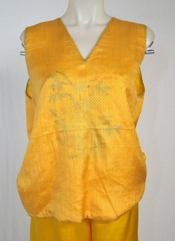 Circa 1940 Embroidered Marigold Satin Lounge Pajama Set For Sale 7