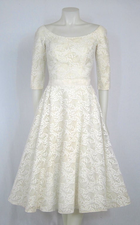Beautiful white lace dress, cocktail length 3/4  sleeves velvet sash, lined, metal zipper excellent condition.

Bust: 32
