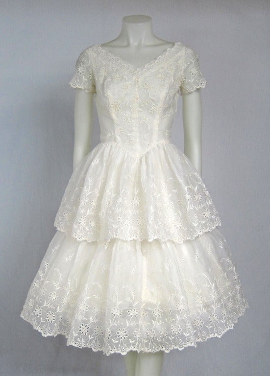 Adorable layered organza eyelet dress. Perfect for a summer party or a wedding!  Self covered back buttons. 

Bust:   34