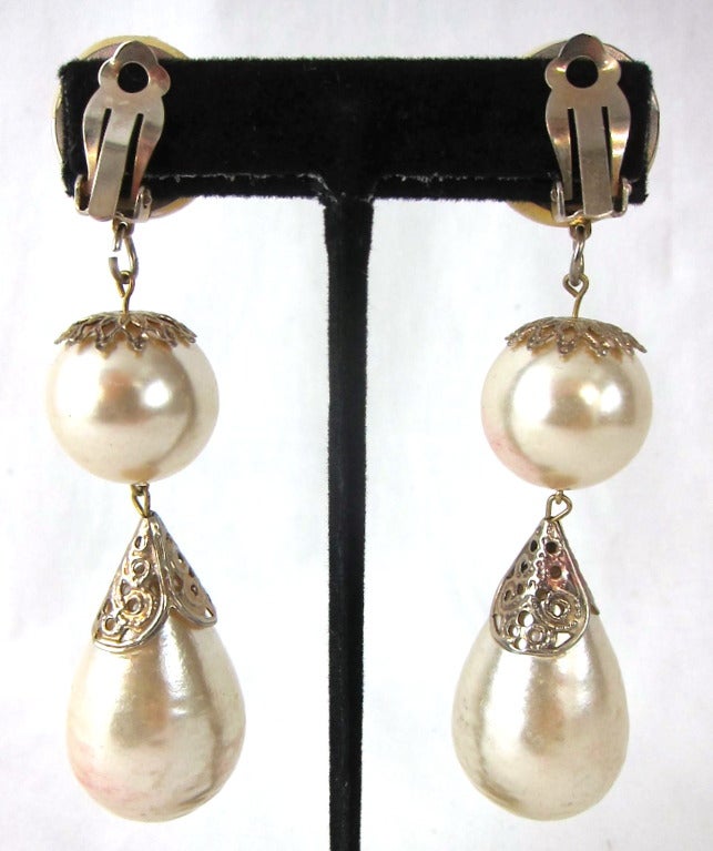 Vintage Humongous Baroque Pearl & Gold Dangle Run Way Earrings In Good Condition For Sale In San Francisco, CA