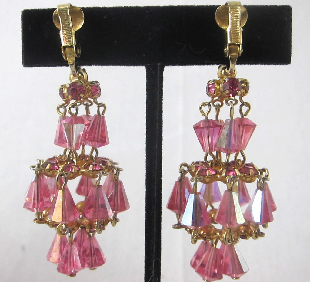 1960s PINK GLASS  CHANDELIER  CLIP ON EARRINGS In Excellent Condition For Sale In San Francisco, CA