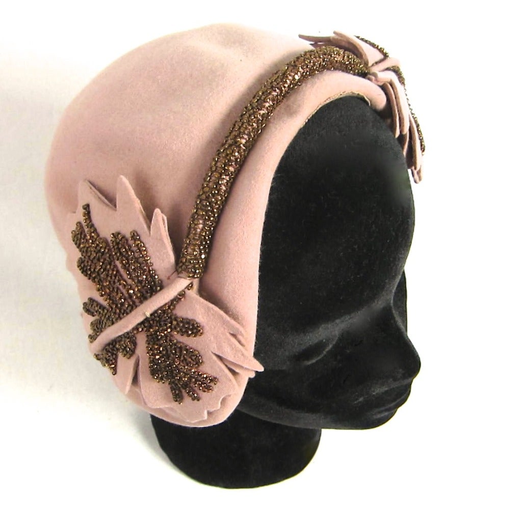 1950s  NUDE PINK MAPLE LEAF COPPER BEADED HAT-Joseph Magnin For Sale 1