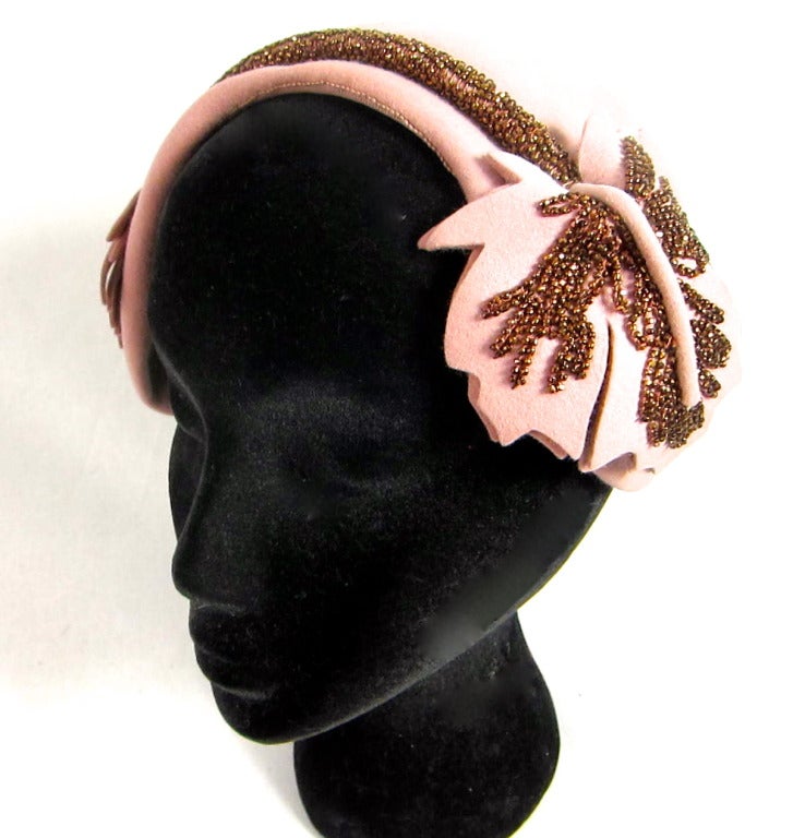 1950s  NUDE PINK MAPLE LEAF COPPER BEADED HAT-Joseph Magnin For Sale 2