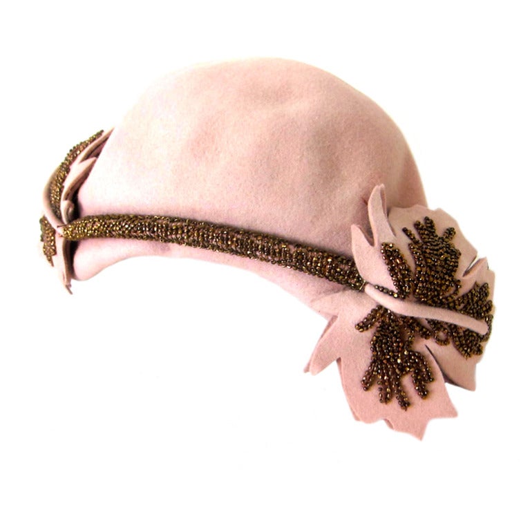 1950s  NUDE PINK MAPLE LEAF COPPER BEADED HAT-Joseph Magnin For Sale