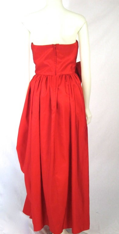Red Strapless  Side Draped w Bows Long Formal  Ball Gown Dress In Excellent Condition For Sale In San Francisco, CA