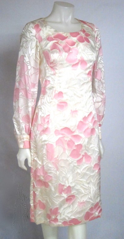 This is a beautiful Pink and White Floral Sheath Column Dress. Perfect for an afternoon party or courthouse wedding or mother of the bride/groom dress. The fabric has a nice shimmer and may be a silk mix, yet it has some firmness. Cuffs have snap