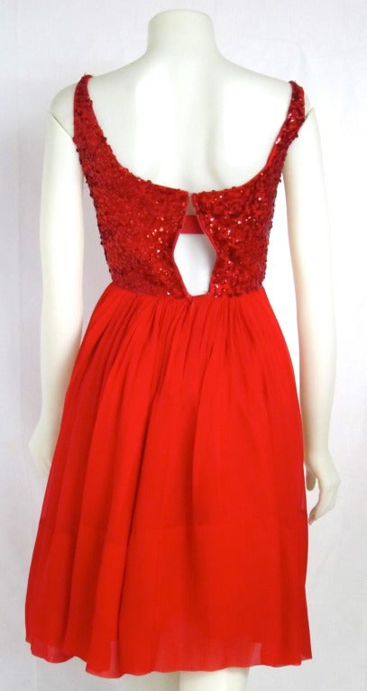 1960s HOT RED SEQUIN & CHIFFON COCTAIL PARTY DRESS  Junior size In Excellent Condition For Sale In San Francisco, CA