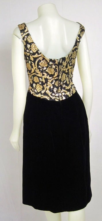 Lovely Gold  Silver Metallic black sequins baroque velvet cocktail party dress with scoop back and metal zipper.

Bust: 36