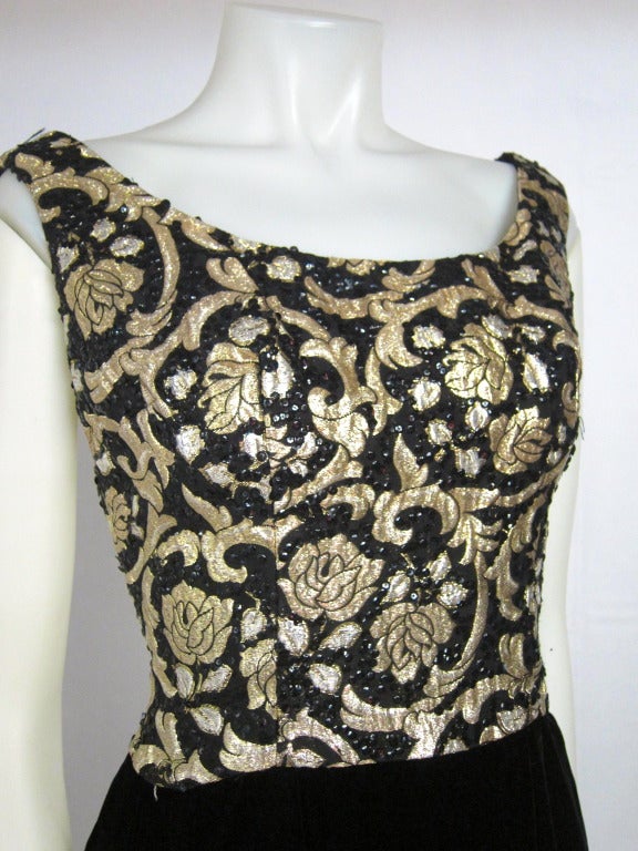 1960s Gold Silver Baroque Subtle Sequin Black Velvet Cocktail Party Dress In Excellent Condition For Sale In San Francisco, CA