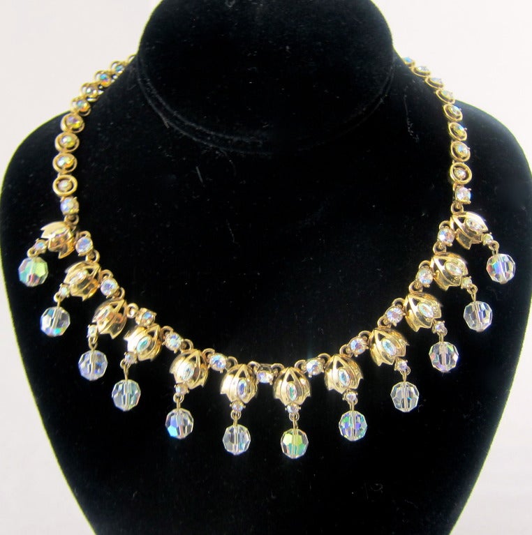 Stunning! 1950s Lilly of The Valley Gold tone necklace with Iridescent dangle crystals and Rhinestones.  Adjustable hook closure 

End to end: 17