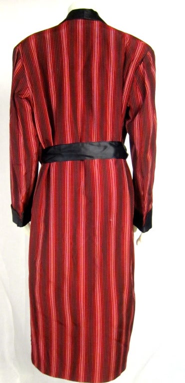 1940s 50s Gentleman's Desi Arnez Red & Black Smoking  Jacket Robe In Excellent Condition For Sale In San Francisco, CA