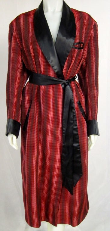 1940s 50s Gentleman's Desi Arnez Red & Black Smoking  Jacket Robe For Sale 2