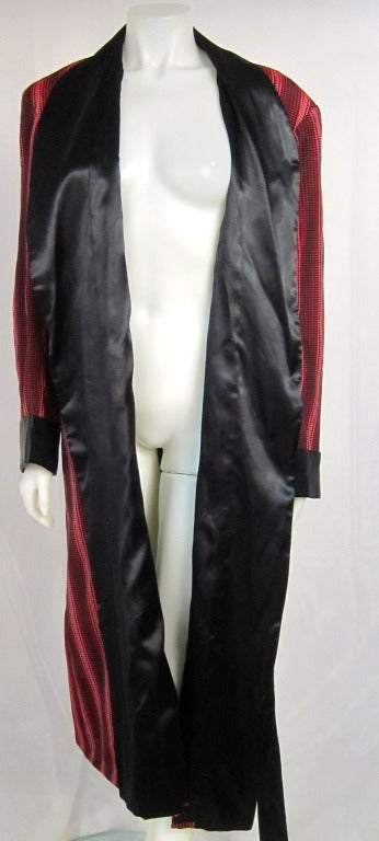 1940s 50s Gentleman's Desi Arnez Red & Black Smoking  Jacket Robe For Sale 3