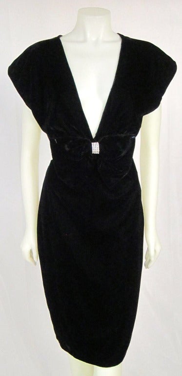 Women's Vintage Plunge Neckine Backless Black Velvet Dress-Bow w Rhinestones For Sale
