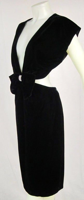 Vintage Plunge Neckine Backless Black Velvet Dress-Bow w Rhinestones For Sale 1