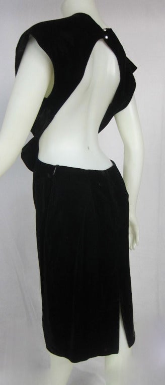 Vintage Plunge Neckine Backless Black Velvet Dress-Bow w Rhinestones For Sale 2