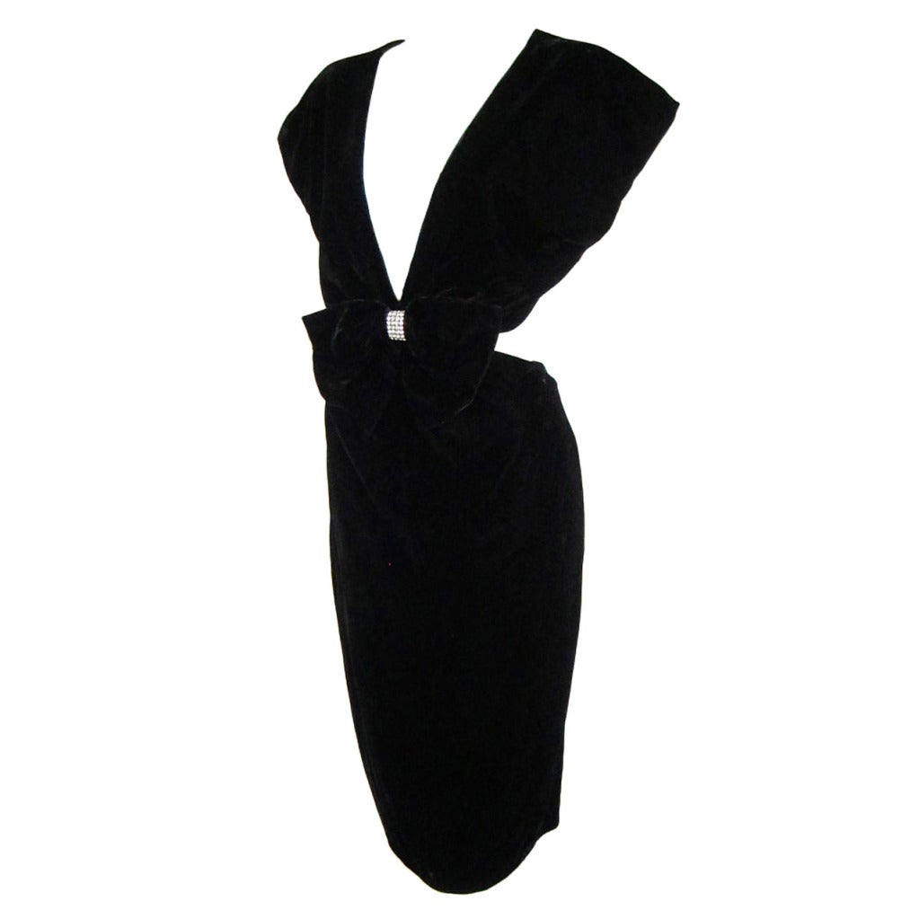 Vintage Plunge Neckine Backless Black Velvet Dress-Bow w Rhinestones For Sale