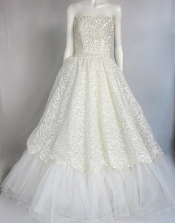 Stunningly grand  strapless sequin scallop lace Tulle Wedding Dress. Metal zipper.  True Princess Wedding Dress!  

Bust: 32