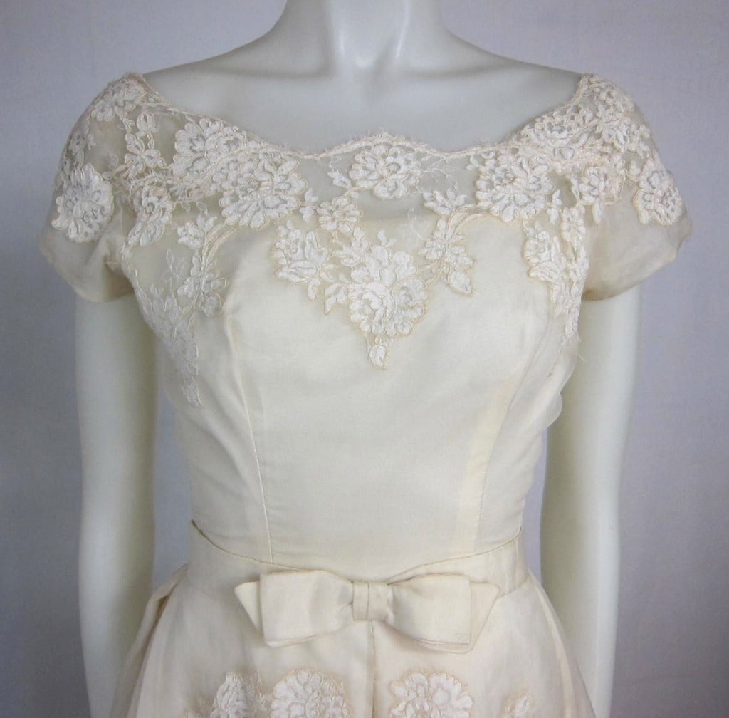Women's 1950s 1960s Champagne Organza  & Lace Wedding Dress -Train & Bow For Sale
