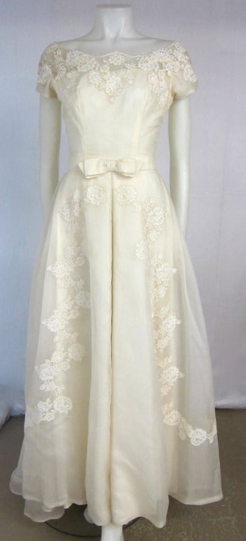 1950s 1960s Champagne Organza  & Lace Wedding Dress -Train & Bow For Sale 1