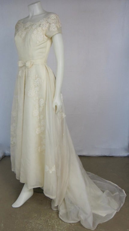 1950s 1960s Champagne Organza  & Lace Wedding Dress -Train & Bow For Sale 3
