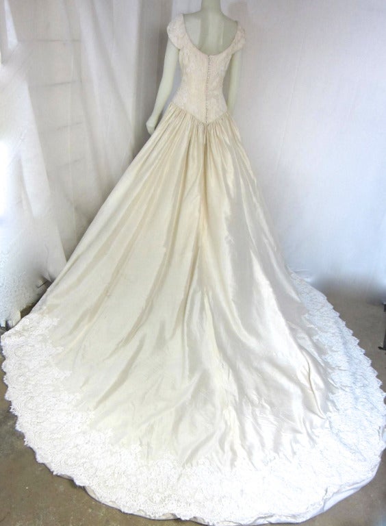 1990s Ivory Silk & Lace Full Skirt & Huge Train Wedding Dress In Excellent Condition For Sale In San Francisco, CA