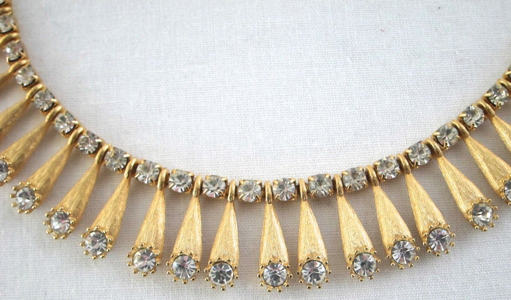 1950s Gold Tone Metal & Prong Set Rhinestone Necklace In Excellent Condition For Sale In San Francisco, CA