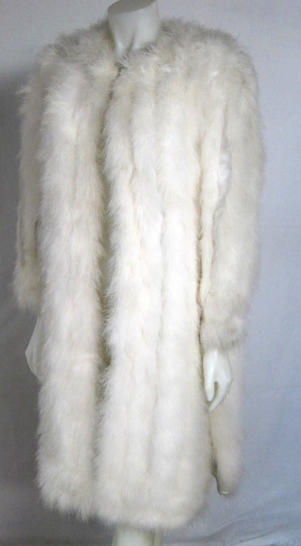 Vintage White Fluffy Ostrich  Feather Coat In Excellent Condition For Sale In San Francisco, CA