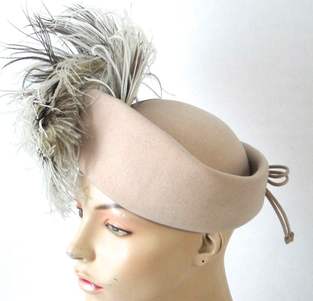 1940s Ostrich Plumes Tilt Hat In Good Condition For Sale In San Francisco, CA