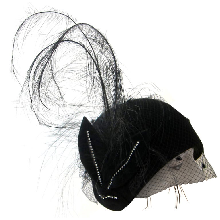 1920s Style Black Huge Feather  Rhinestones Veil  Cloche Hat For Sale