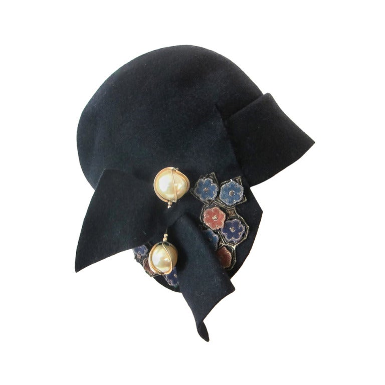 1920s Art Deco  Navy Blue w floral Big Pearl Hat Pin Cloche Hat-Rare! For Sale