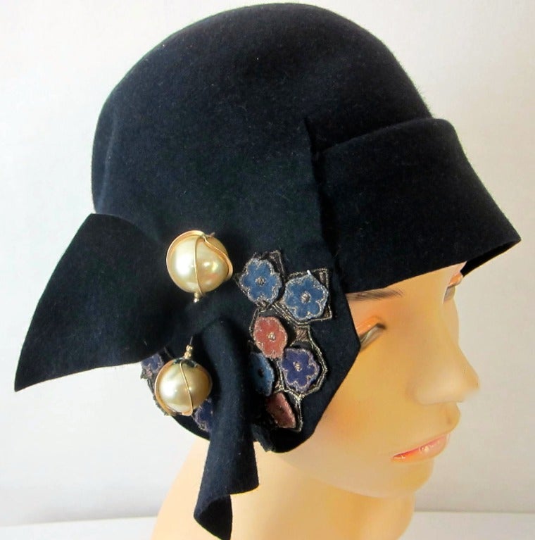 1920s Art Deco  Navy Blue w floral Big Pearl Hat Pin Cloche Hat-Rare! For Sale 1