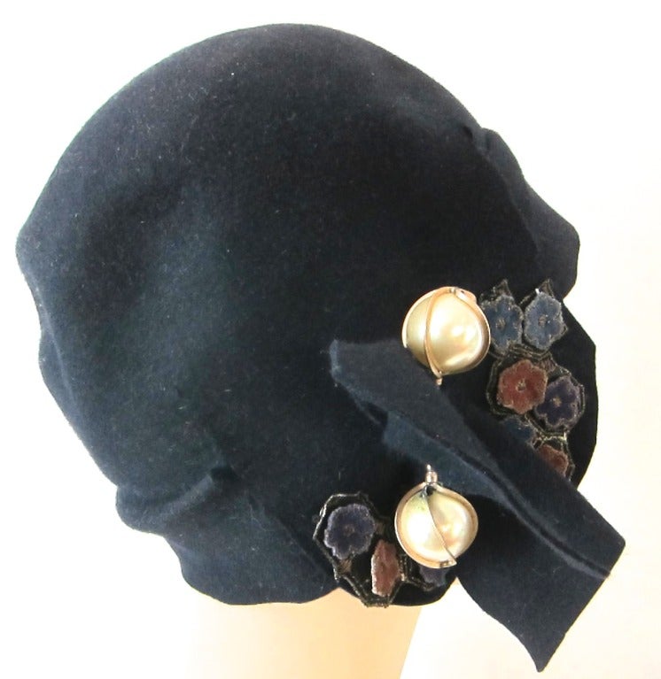 1920s Art Deco  Navy Blue w floral Big Pearl Hat Pin Cloche Hat-Rare! For Sale 2