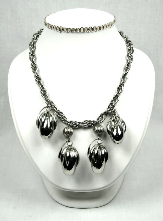 VINTAGE SILVER TONE CHUNKY ACORN NAPIER UNSIGNED NECKLACE