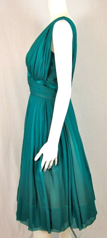 1950'S ELEGANT GREEN CHIFFON PARTY DRESS For Sale 1