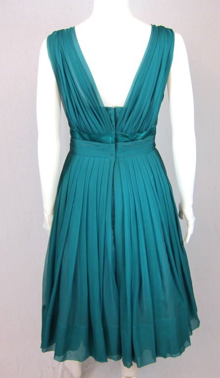 1950'S ELEGANT GREEN CHIFFON PARTY DRESS For Sale 2