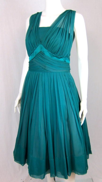 1950'S ELEGANT GREEN CHIFFON PARTY DRESS For Sale 5