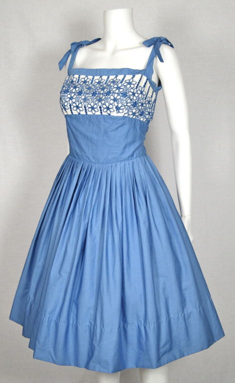 Women's VINTAGE 1950s BLUE & WHITE FRESH SUMMER COTTON FULL SKIRT DRESS For Sale